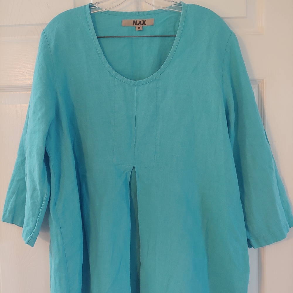 Women's long-sleeved casual top.